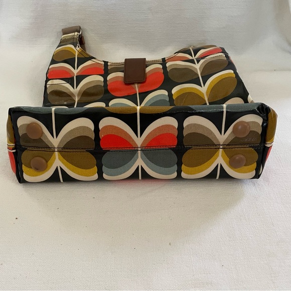 Orla Kiely classic multi-stem print midi crossbody bag with adjustable strap - Picture 9 of 16